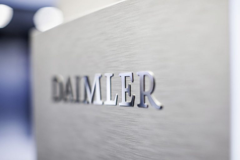 Economía/motor. Daimler Gana