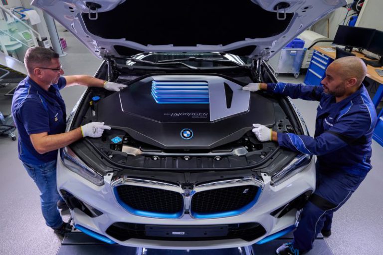 P90489936 Lowres Production Bmw Ix5 H
