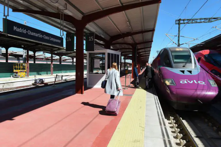 Europapress 5083134 Varias Personas Anden Tren Avlo Jornada Salido Primeros Trenes Avlo