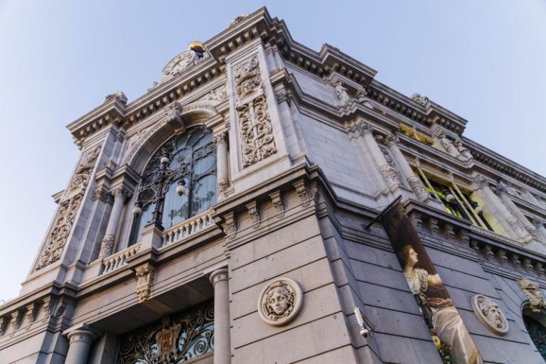 Europapress 4963507 Edificio Banco Espana Donde Hace Varios Dias Hacen Cola Contratar Letras