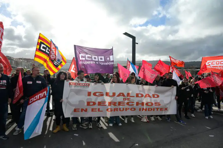 Europapress 5588916 Varias Personas Sujetan Pancarta Reza Igualdad Derechos Grupo Inditex 20 (1)