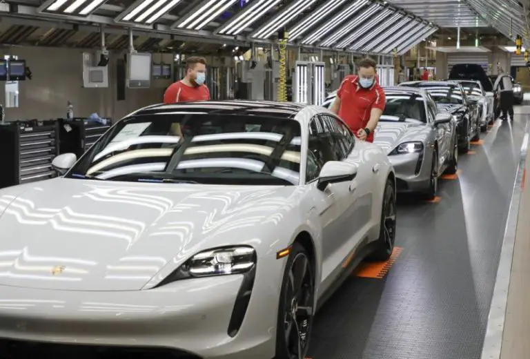 Europapress 3821307 Fabrica Vehiculos Porsche