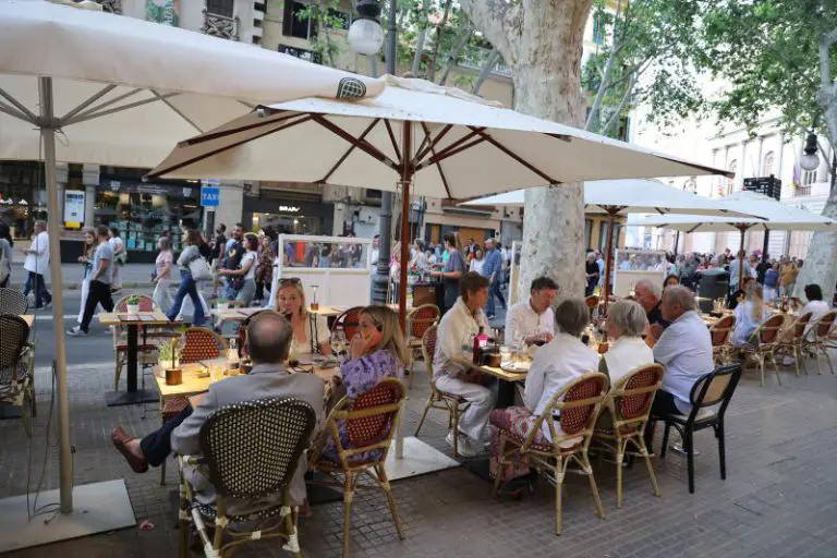 Europapress 5985940 Varias Personas Terraza Manifestacion Contra Masificacion Turistica