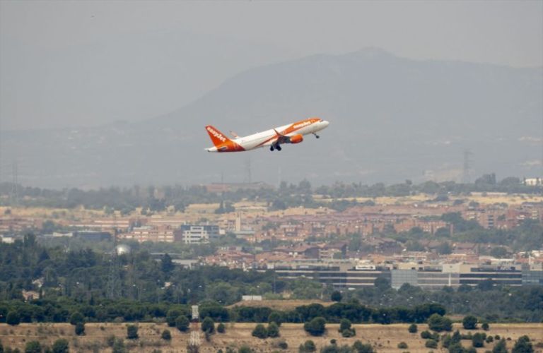 Europapress 6886306 Vista Avion Despegando Mirador Paracuellos Jarama Agosto 2025 Paracuellos