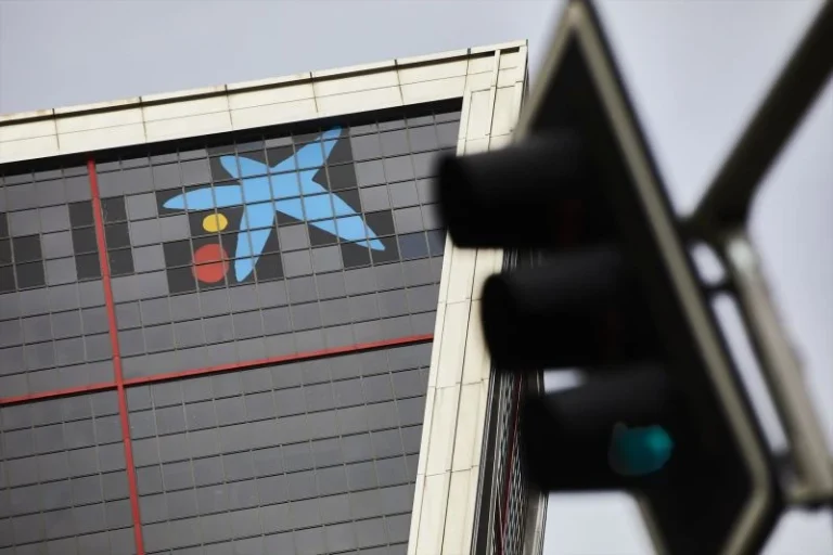 Europapress 3624299 Logo Caixabank Sustitucion Bankia Torres Kio Madrid Espana 27 Marzo