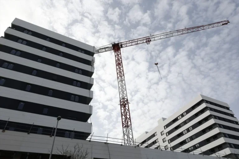 Europapress 4247549 Grua Edificio Obras 11 Febrero 2022 Madrid Espana Reciente Aprobacion