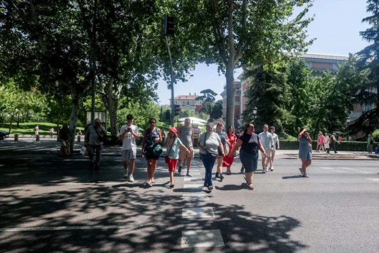 Europapress 6152219 Varias Personas Centro Ciudad 10 Agosto 2024 Madrid Espana Comunidad Madrid