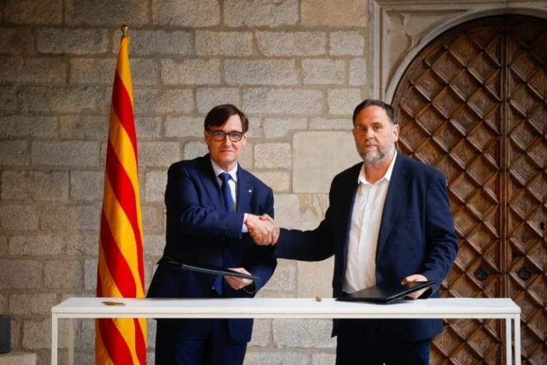 Europapress 7533310 Presidente Generalitat Salvador Illa Presidente Erc Oriol Junqueras Firman
