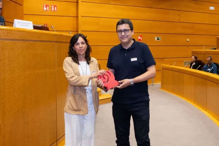 Zoca Recibiendo El Premio A La Transformacion Digital