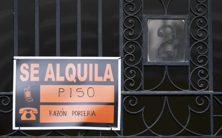 Europapress 7427453 Cartel Alquila Abril 2026 Madrid Espana Subdirectora General Gestion