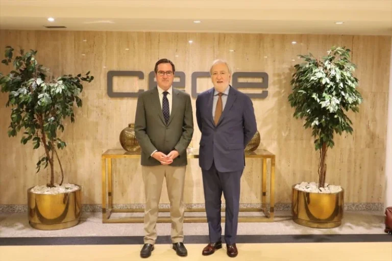 Europapress 7567633 Presidente Ceoe Antionio Garamendi Izda Presidente Aec Jose Maria Beneyto