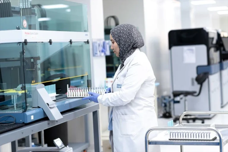Europapress 7590772 Laboratorio Grifols Egypt