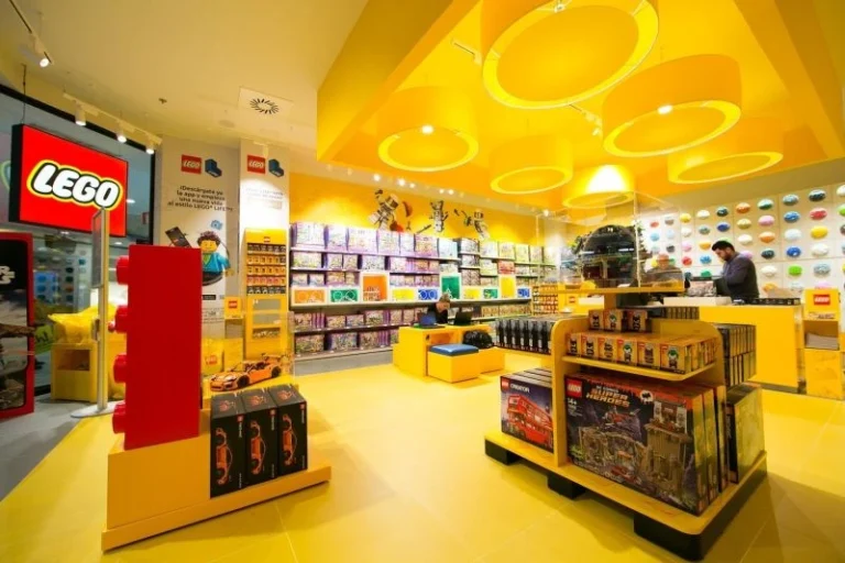 Europapress 1804874 Catalunya Lego Abre Maquinista Segunda Tienda Barcelona
