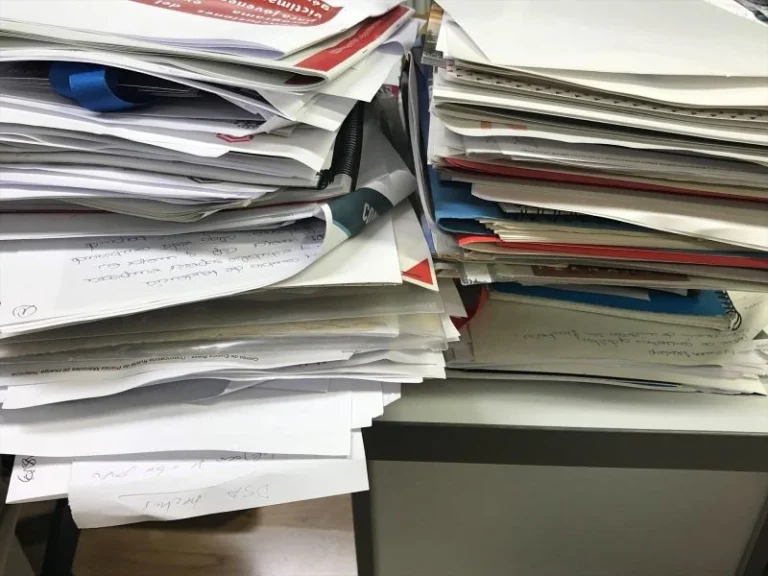 Europapress 2544422 Papeles Documentos Torre Folios Desorden Oficina