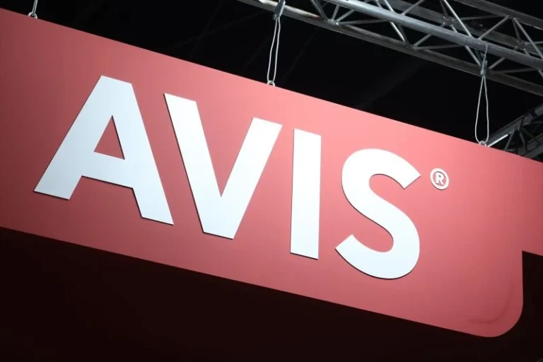 Europapress 4209280 Estand Avis Alquiler Coches Tercera Jornada 42 Edicion Feria Internacional