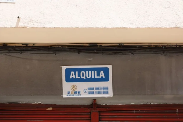 Europapress 5282689 Cartel Alquila 19 Junio 2023 Madrid Espana Precio Alquiler Interanual