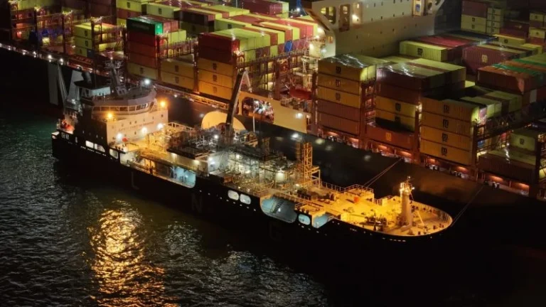 Europapress 6580200 Primera Operativa Suministro Gas Natural Licuado Barco Mercancias Puerto