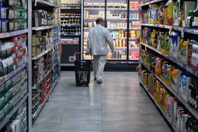 Europapress 7175577 Foto Archivouna Persona Hace Compra Tienda Dia