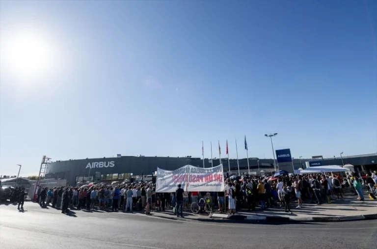Europapress 7735377 Varias Personas Cuarta Jornada Huelga Indefinida Empleados Airbus 28 Agosto