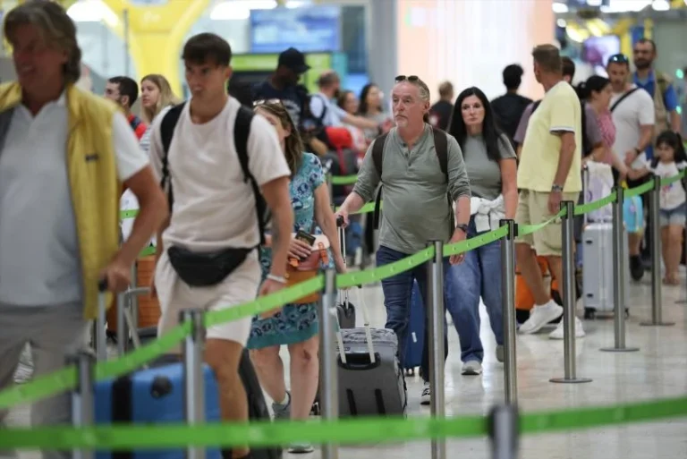 Europapress 7714209 Numerosas Personas Aeropuerto Adolfo Suarez Madrid Barajas 14 Agosto