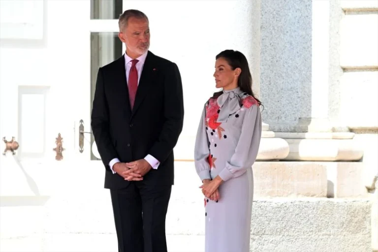Europapress 7807880 Rey Felipe Vi Reina Letizia Esperan Llegada Presidente Republica Francesa
